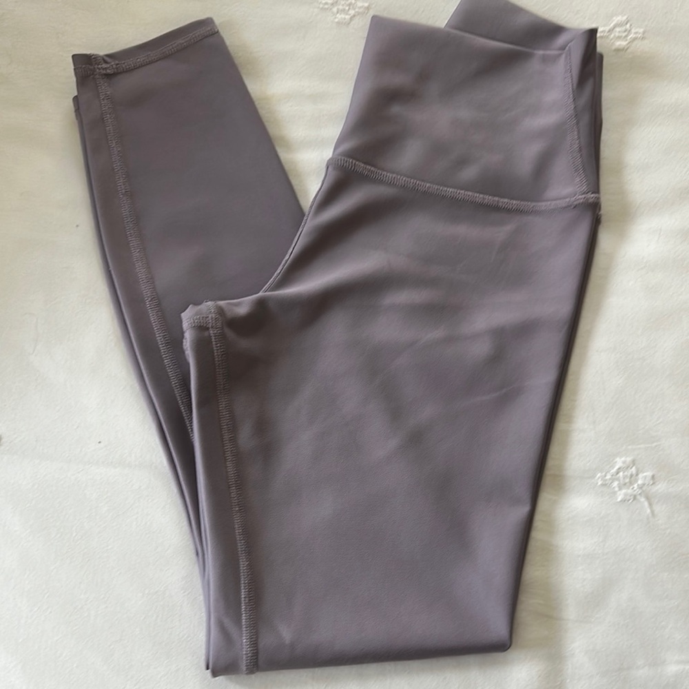 Alo Airlift leggings 7/8 Size Small Lavender - worn once